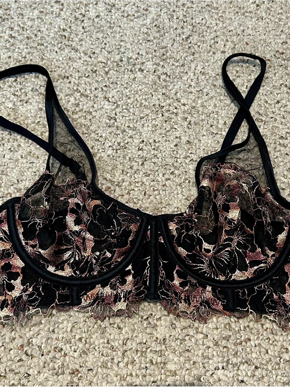 Victoria’s Secret very sexy unlined plunge bra - 32D